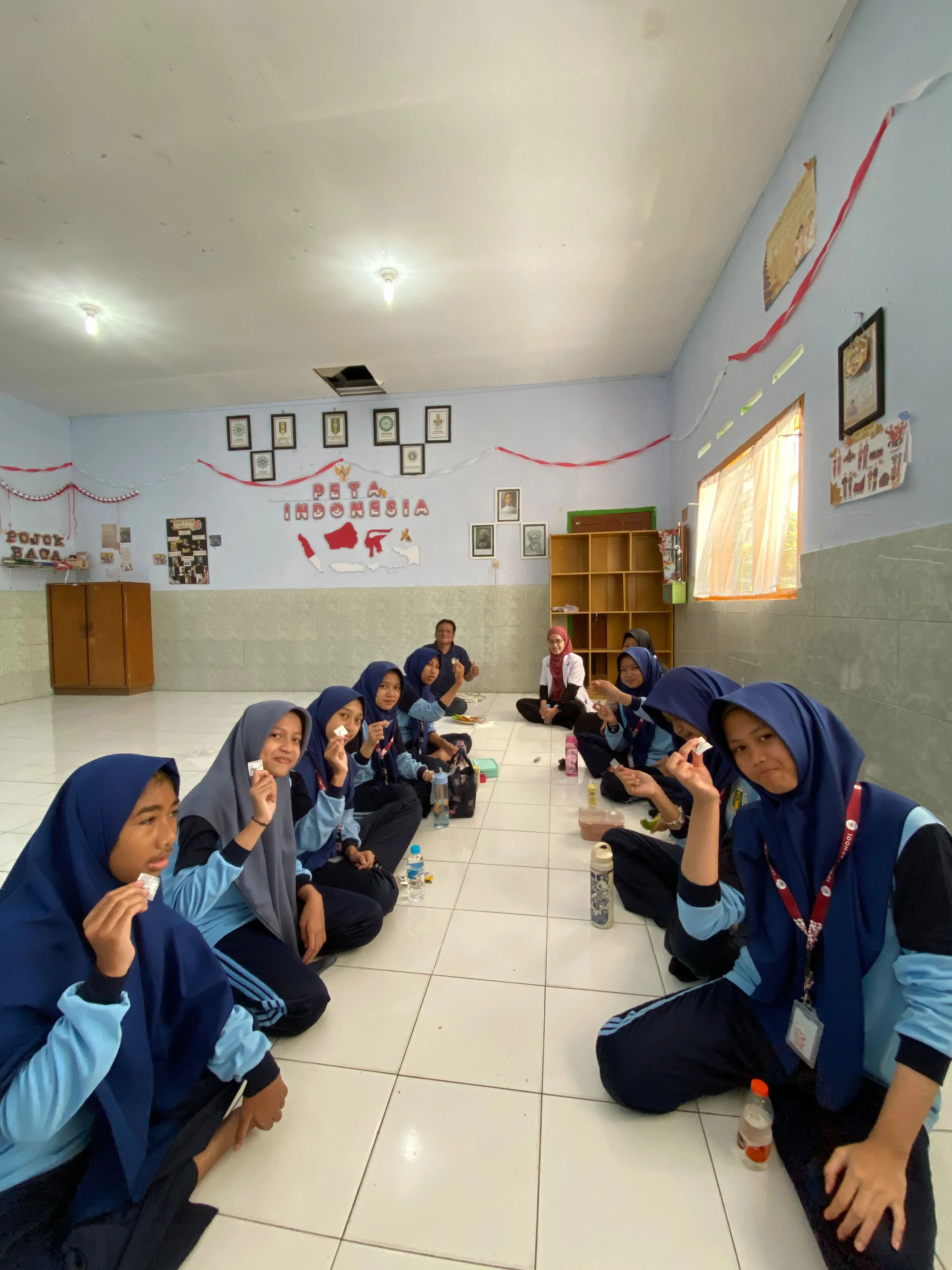 Ekstrakurikuler Jurnalistik Sekolah: Reporter Cilik Latih Keberanian Wawancara dan Reportase Berita